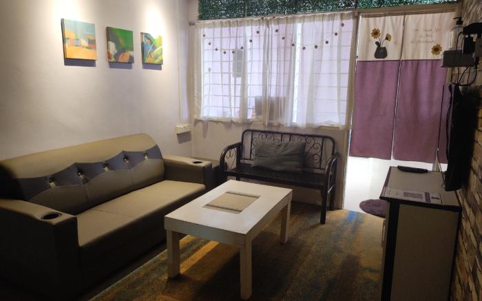 CLASSIC TRIPLE ROOM WITH SHARED BATHROOMS 