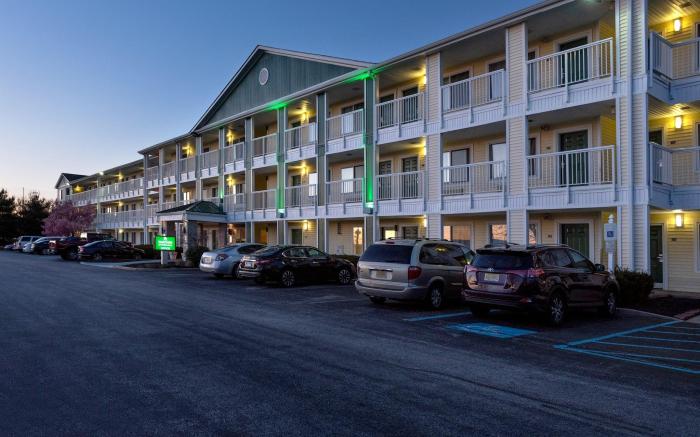 HomeTowne Studios Philadelphia - Maple Shade, NJ