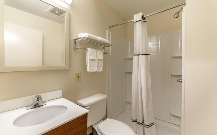 HomeTowne Studios by Red Roof Atlanta – Lawrenceville