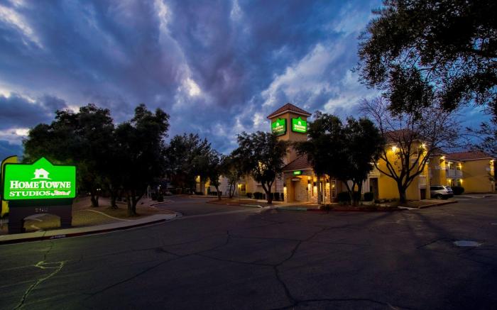 HomeTowne Studios Phoenix - Dunlap Ave