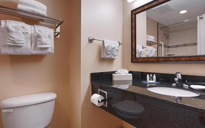 Days Inn & Suites by Wyndham Fort Pierce I-95