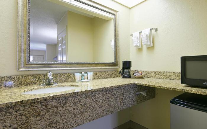 Baymont by Wyndham Orlando East