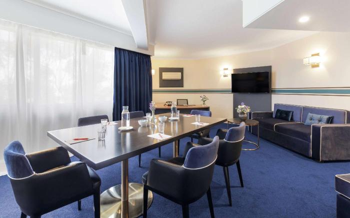 Ramada by Wyndham Diplomat Canberra