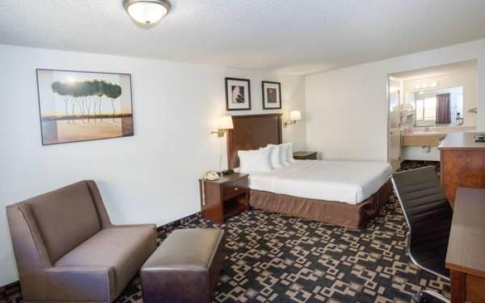 MorningGlory Inn & Suites