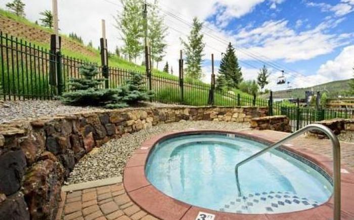 Zephyr Mountain Lodge