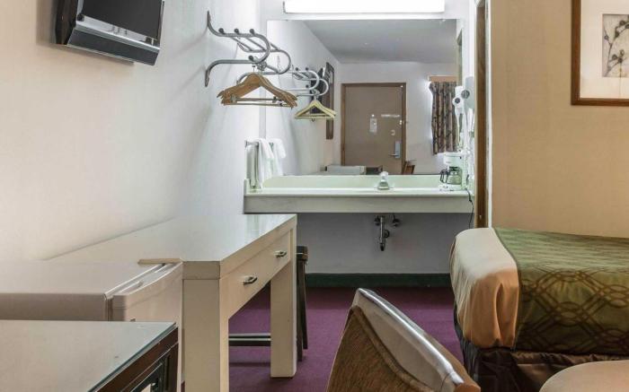 Econo Lodge Holland - Toledo