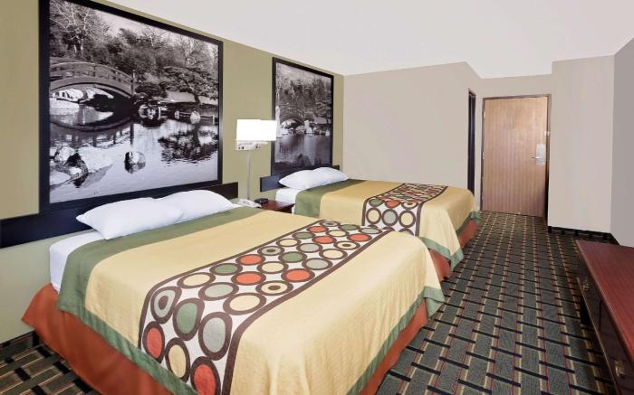 Econo Lodge Canton North