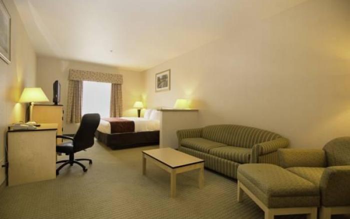 Comfort Inn & Suites Airport Convention Center