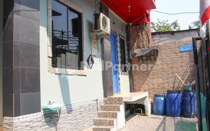 Snow White Residence near Grogol Mitra RedDoorz