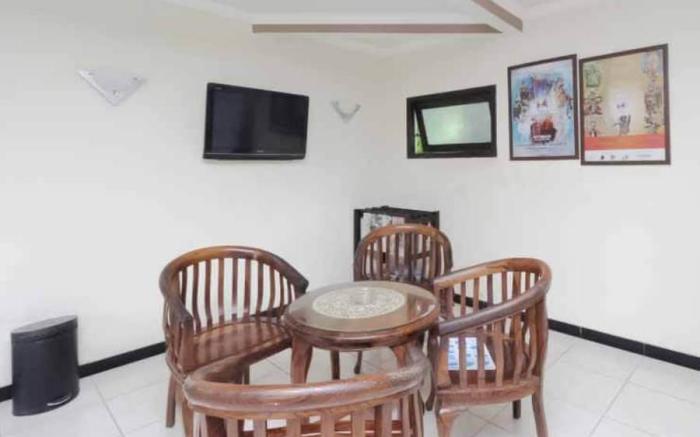 Hotel Lestari Near Lippo Plaza Mall Jember Mitra RedDoorz
