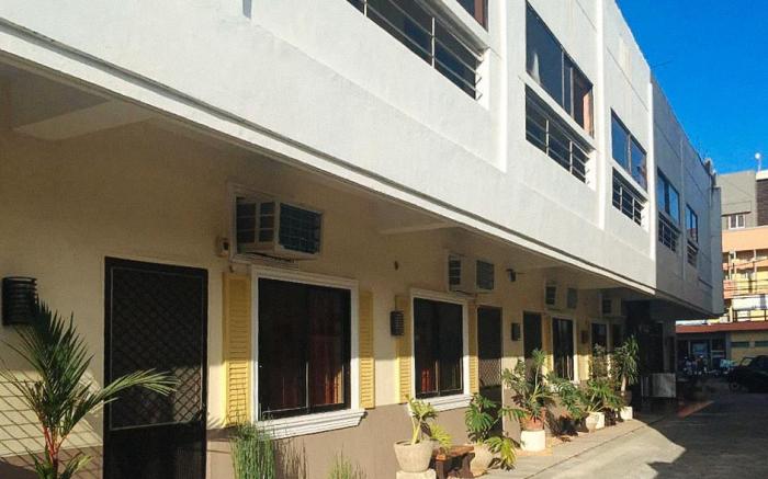 RedDoorz near Colgante Bridge Naga City