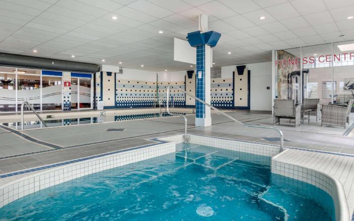 Super 8 by Wyndham Macleod Trail Calgary
