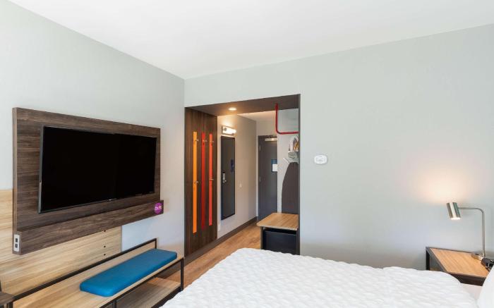 Tru by Hilton Eugene