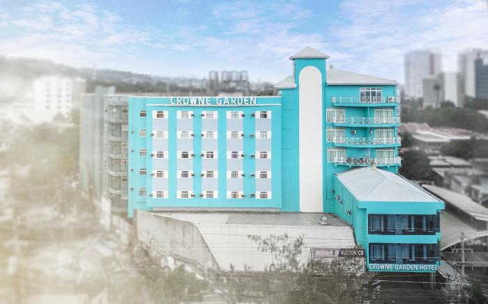 Crowne Garden Hotel