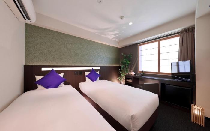 Marutamachi Crystal Hotel