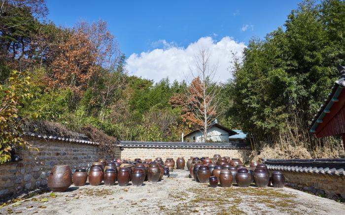 Geochang Choongsindang Donggae Jeongon Gotek