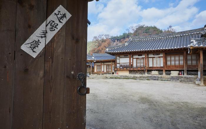 Geochang Choongsindang Donggae Jeongon Gotek