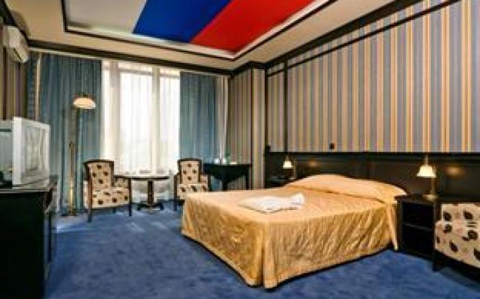 Attache Hotel