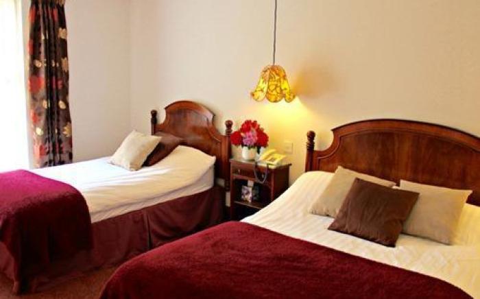 Knipoch Hotel
