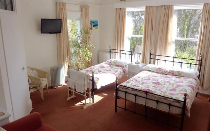 Derrin Guest House