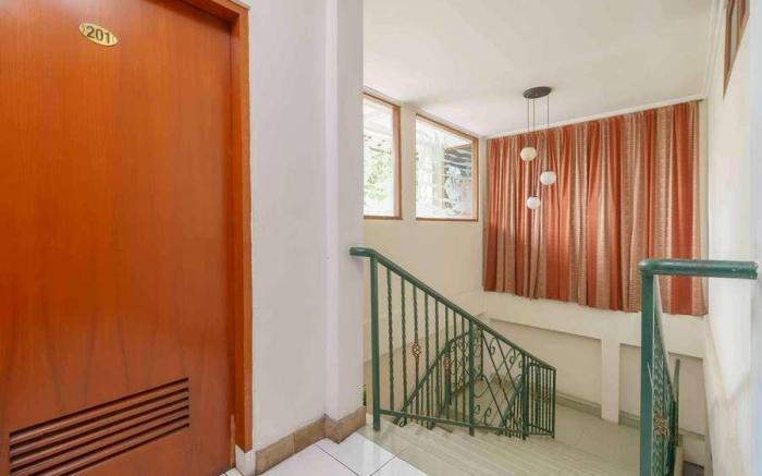RedDoorz Plus near Kemang Raya