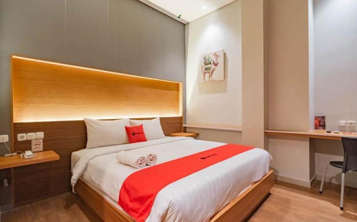 RedDoorz Plus @ Doorman Guest House