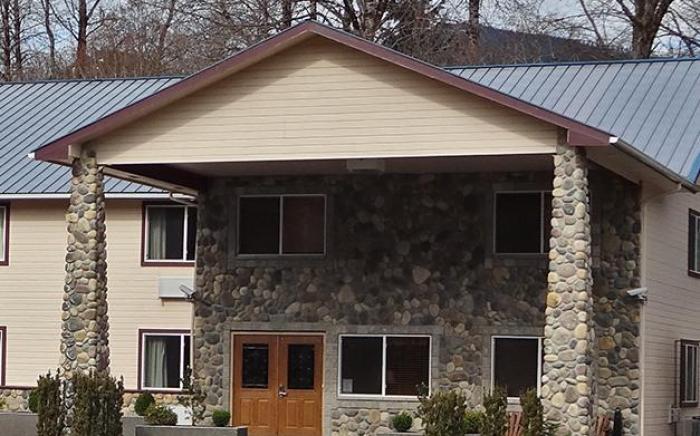 Crest Trail Lodge