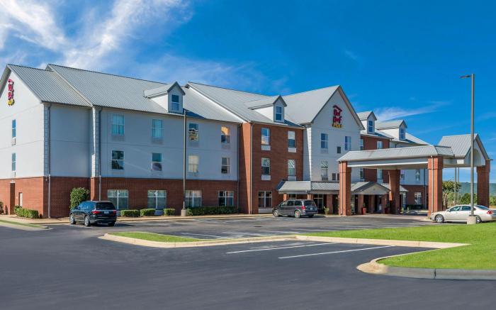 Red Roof PLUS+ & Suites Birmingham – Bessemer
