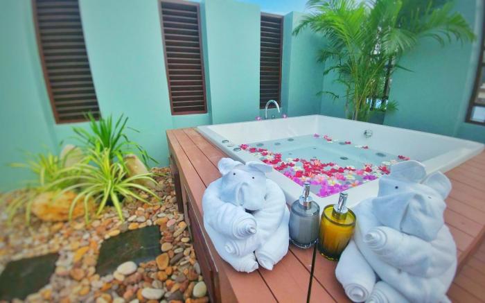 Phi Phi Harbour View Hotel
