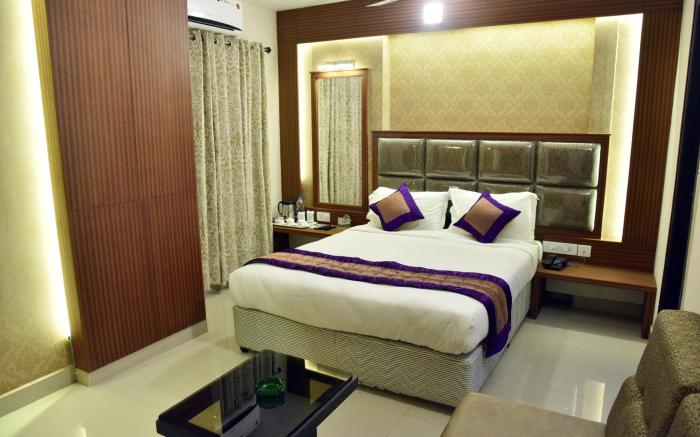 Pine Tree Boutique Hotel near US Consulate & Apollo Hospital