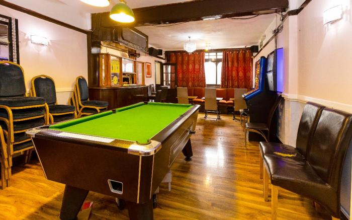 Old Oak Tree Inn