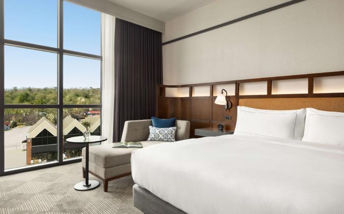 Valley Hotel Homewood Birmingham, Curio Collection by Hilton