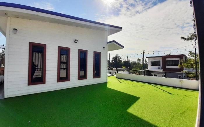 Four Bedroom Party Pool Villa Huahin (8-20 Pax)