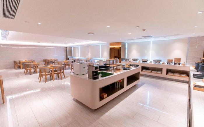JI Hotel Huaihua International Land Port Binjiang Road