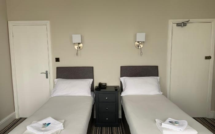 Arona Guest