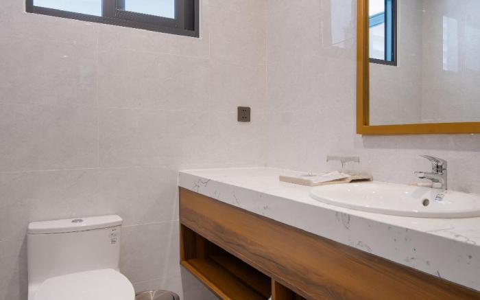 Avenis Hotel