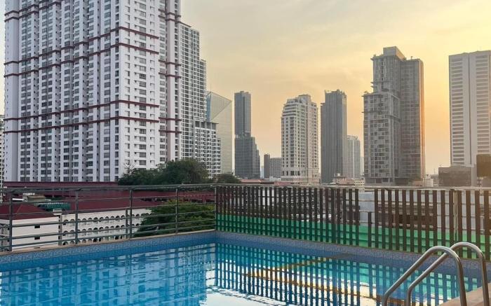 Top High Airport Link Hotel