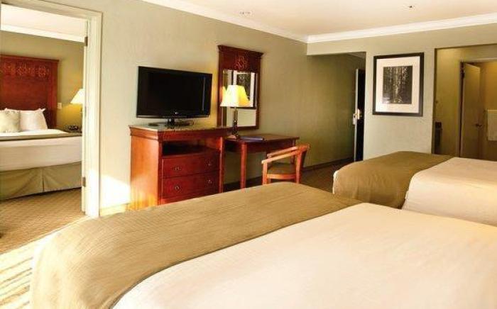 Best Western Plus Forest Park Inn