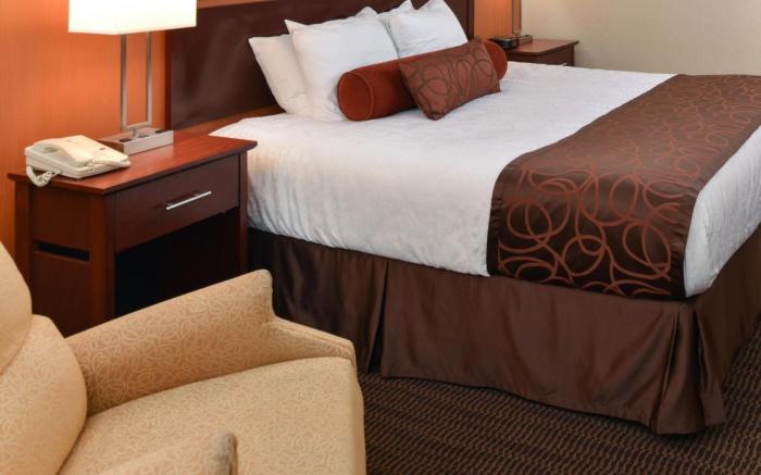 Best Western Plus Landmark Inn