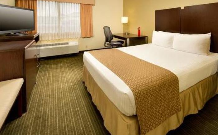 Best Western PLUS Plaza by the Green