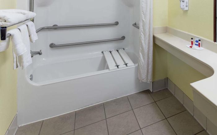 Days Inn & Suites by Wyndham Union City