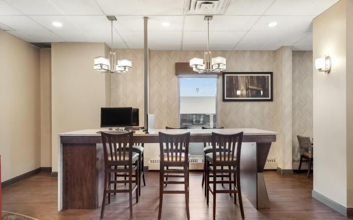 Days Inn by Wyndham Airdrie