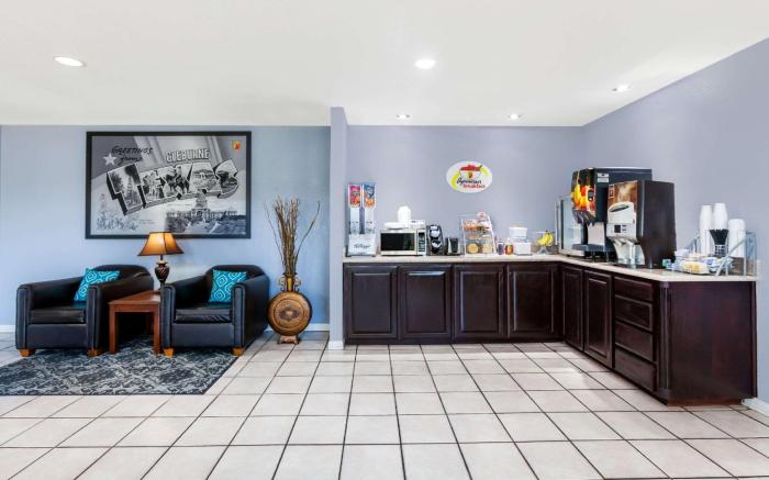 Super 8 By Wyndham Cleburne