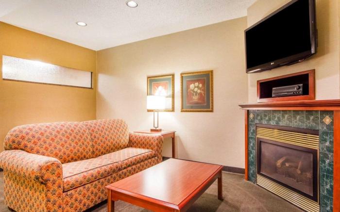 Comfort Suites