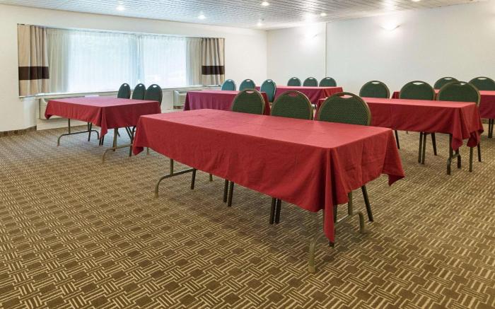 Comfort Inn & Suites Syracuse-Carrier Circle
