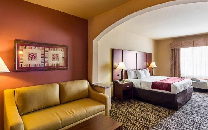 Comfort Suites At Plaza Mall