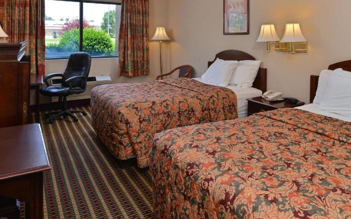 Econo Lodge Inn & Suites