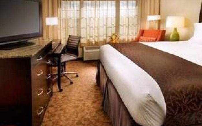 DoubleTree by Hilton Hotel Sterling - Dulles Airport