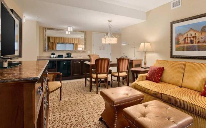 Embassy Suites by Hilton San Antonio Riverwalk Downtown