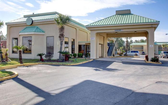 Econo Lodge Inn & Suites Gulfport